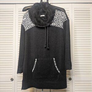 Maurices sz: L Black/Faux-Fur/Mock-neck sweatshirt